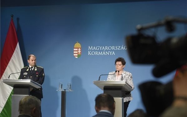 A házi karantén betartásának fokozott ellenőrzését kérte az operatív törzs