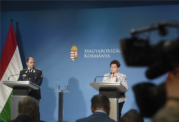 A házi karantén betartásának fokozott ellenőrzését kérte az operatív törzs