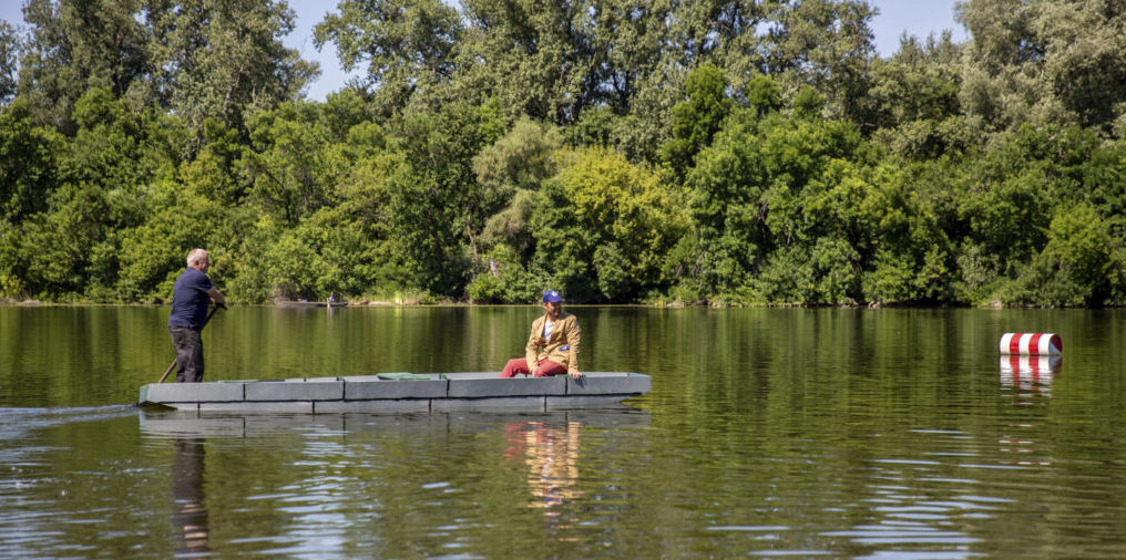Vízre bocsátották a folyami hulladékból készült első Tiszai Plasztik Ladikot