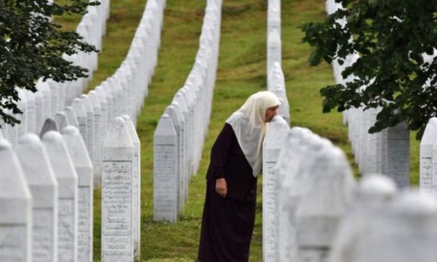 <span class="entry-title-primary">Egy aláírással a népirtás tagadásának tilalmáért</span> <span class="entry-subtitle">Ma van a srebrenicai genocídium kezdetének 25. évfordulója</span>
