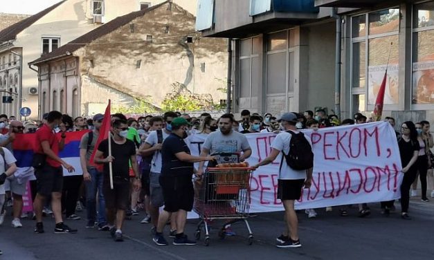 Újvidéken pénteken is tüntetnek