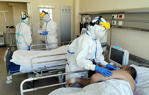 Az elhunytak és a kórházban ápolt koronavírusos betegek száma is csökkent