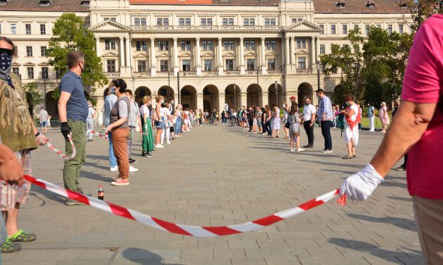 <span class="entry-title-primary">Nem tágítanak</span> <span class="entry-subtitle">A Színművészeti ügye már rég nem a színészekről szól</span>