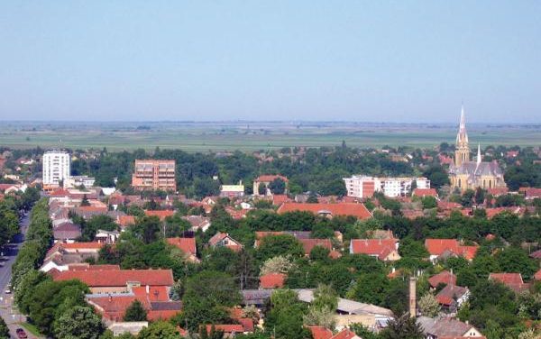 A topolyaiak szállást biztosítottak a Szabadkára sétáló egyetemistáknak