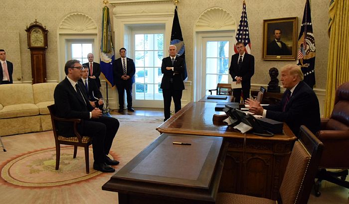 Vučić: A szék miatt eszembe se jutott elhagyni az Ovális Irodát