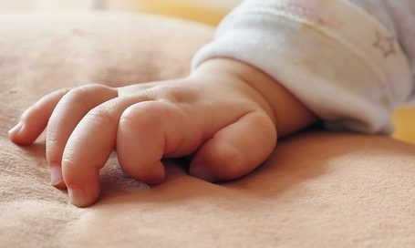 Konténerből mentettek ki egy csecsemőt