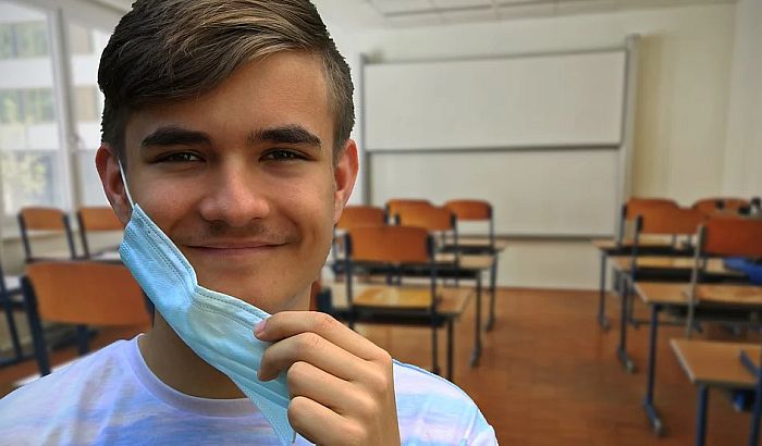 Három iskolaigazgató széke bánta a maszkviselés mulasztását