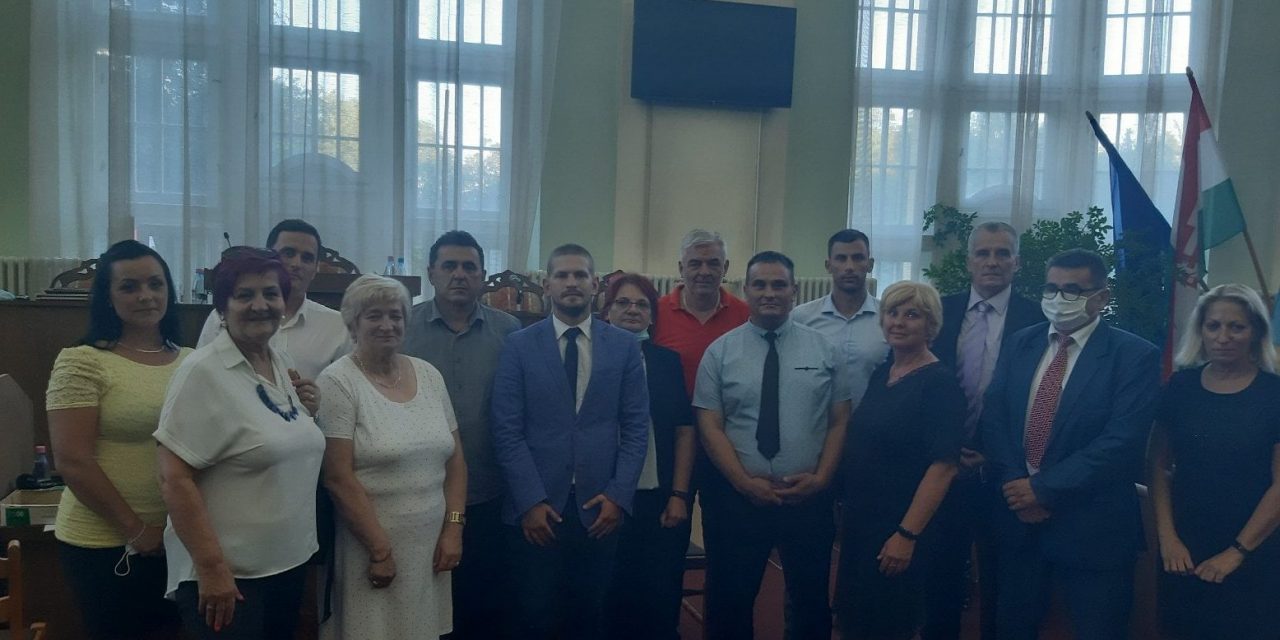 <span class="entry-title-primary">Zenta: Botrányos városnapi ünnepség – a haladók bojkottáltak</span> <span class="entry-subtitle">Mindössze tizenhárom képviselő jelent meg a díszülésen</span>