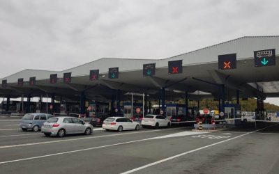 Többórás várakozás Magyarország felé