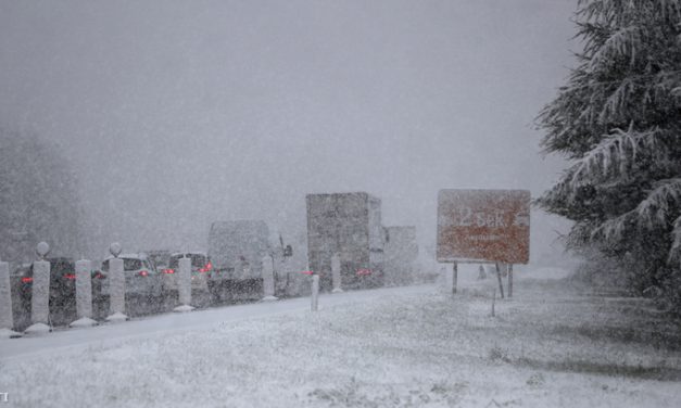 Teljes káosz az országban, gond lehet az élelmiszer-ellátással is