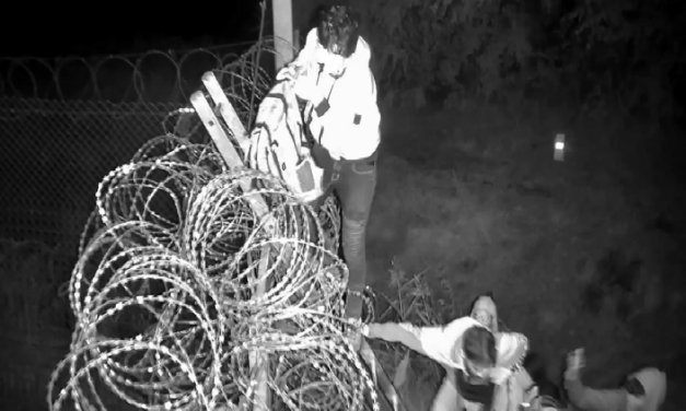 Illegális bevándorlók kövekkel dobálták meg a rendőröket Röszkénél