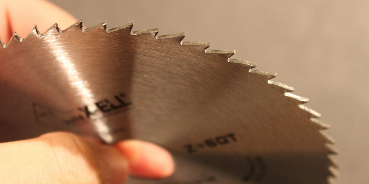 Börtönbüntetésre ítélték a biztosítási csalás miatt kézfejüket levágó párt