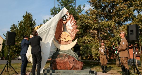 Trianon emlékművet avattak Lengyeltótiban