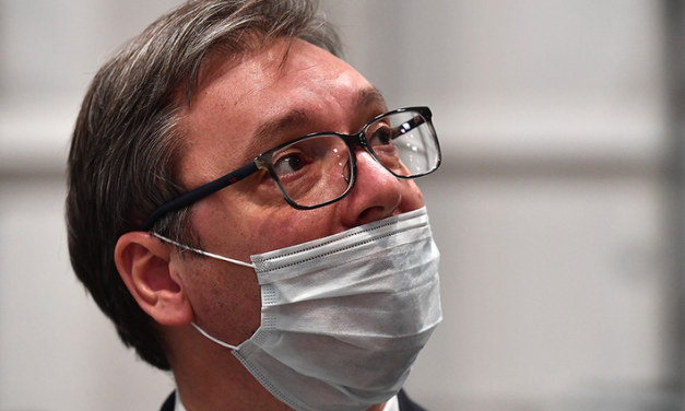 Vučić maszkos hangulatjellel kívánt a diákoknak sikeres tanévet