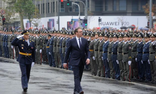 Vučić tisztavatóra megy