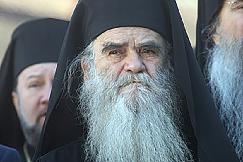 Koronavírus-fertőzésben elhunyt Amfilohije püspök