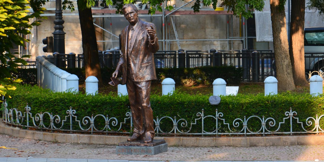 <span class="entry-title-primary">Bush is szobrot kapott Budapesten</span> <span class="entry-subtitle">Kezében a legendás beszéd</span>