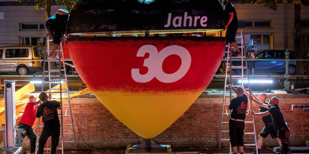 <span class="entry-title-primary">Egyesülés az egyenlőtlenségben</span> <span class="entry-subtitle">30 éves az újraegyesült Németország</span>