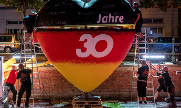 <span class="entry-title-primary">Egyesülés az egyenlőtlenségben</span> <span class="entry-subtitle">30 éves az újraegyesült Németország</span>