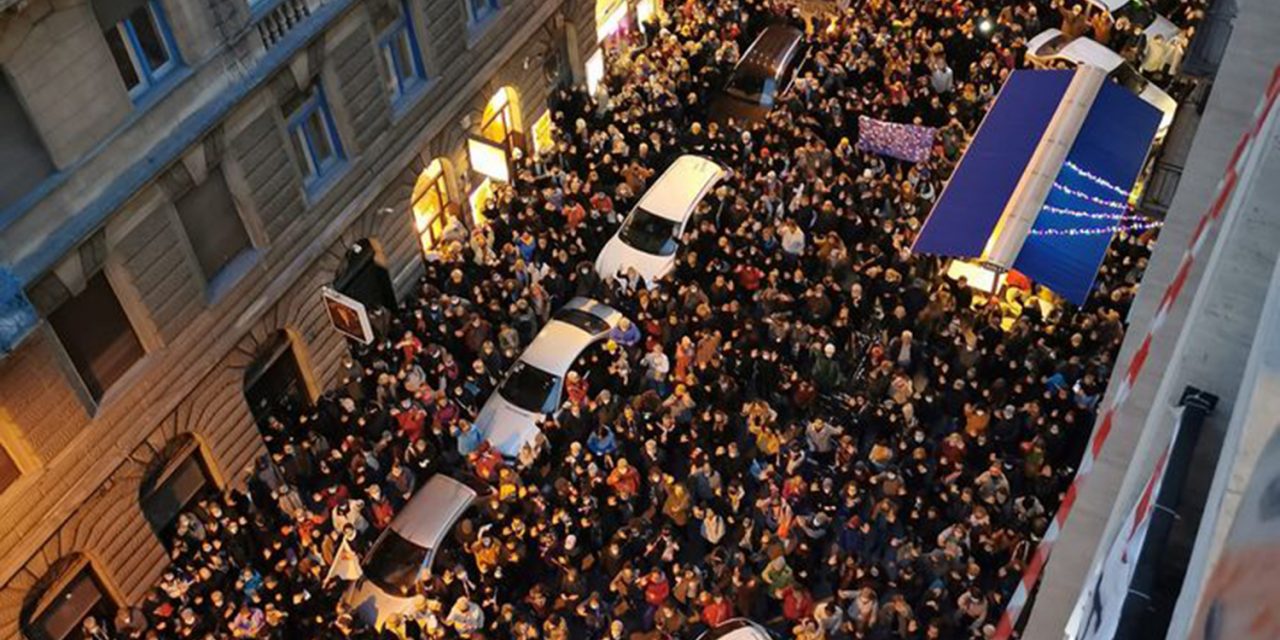 <span class="entry-title-primary">Sikertelen volt az SZFE kilakoltatására tett kísérlet</span> <span class="entry-subtitle">A sztrájkolók megvédték az egyetemet</span>