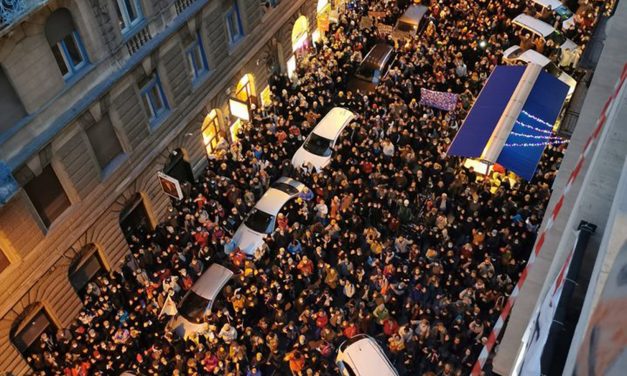 <span class="entry-title-primary">Sikertelen volt az SZFE kilakoltatására tett kísérlet</span> <span class="entry-subtitle">A sztrájkolók megvédték az egyetemet</span>