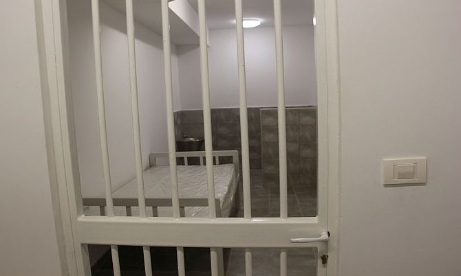 Előzetes letartóztatásba került a saját lányát prostitúcióra kényszerítő szabadkai nő