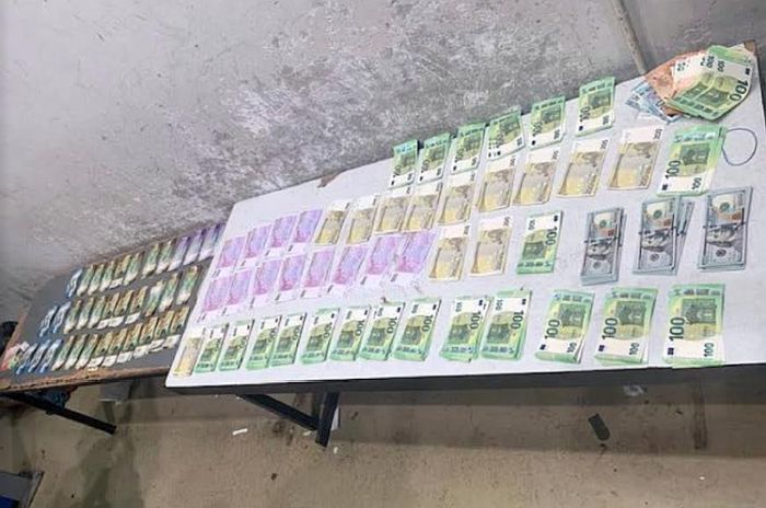 150.000 eurót koboztak el a hétvégén a horgosi vámosok (Fotók)