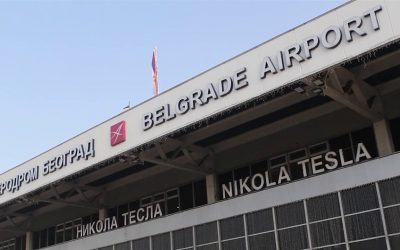 Bombariadó volt a belgrádi repülőtéren, késnek a járatok