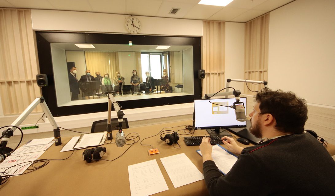 <span class="entry-title-primary">Veszélyben van-e a 24 órás magyar műsor?</span> <span class="entry-subtitle">Több műsor is megszűnt az Újvidéki Rádióban</span>