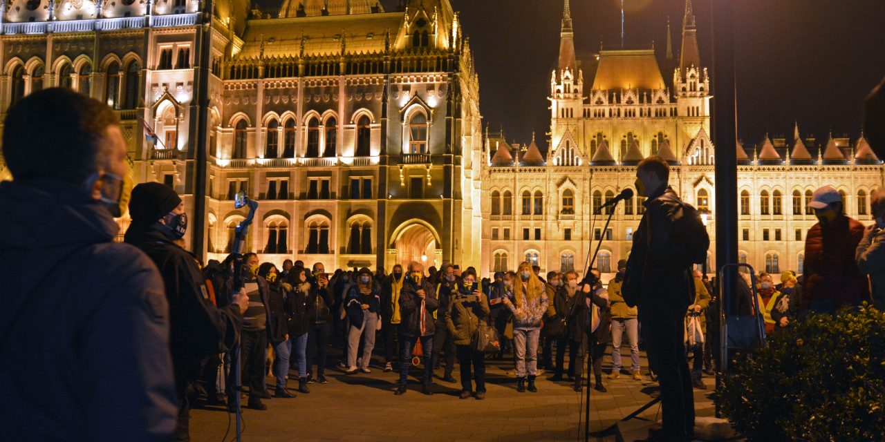 <span class="entry-title-primary">Budapesten ezentúl hetente tüntetnek az SZFE mellett</span> <span class="entry-subtitle">Joe Biden győzelmét vastapssal ünnepelte a tömeg</span>