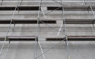 Újvidék: Öt emelet magasból zuhant le egy építőmunkás