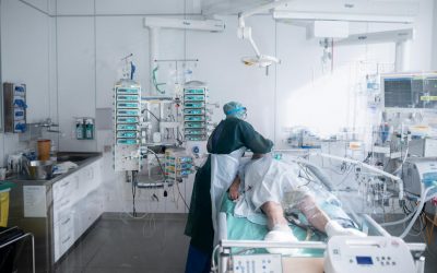 Bárki hordozhatja a vírust Magyarországon, ahol a kórházi realitás földbe döngöli a kormányzati optimizmust