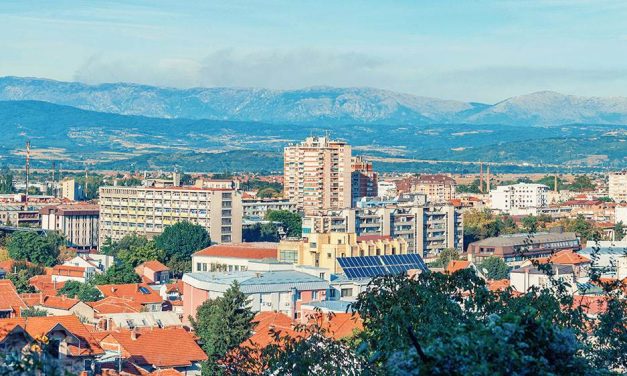 Leskovac: Fasiszta szimbólumok az iskola új kerítésén