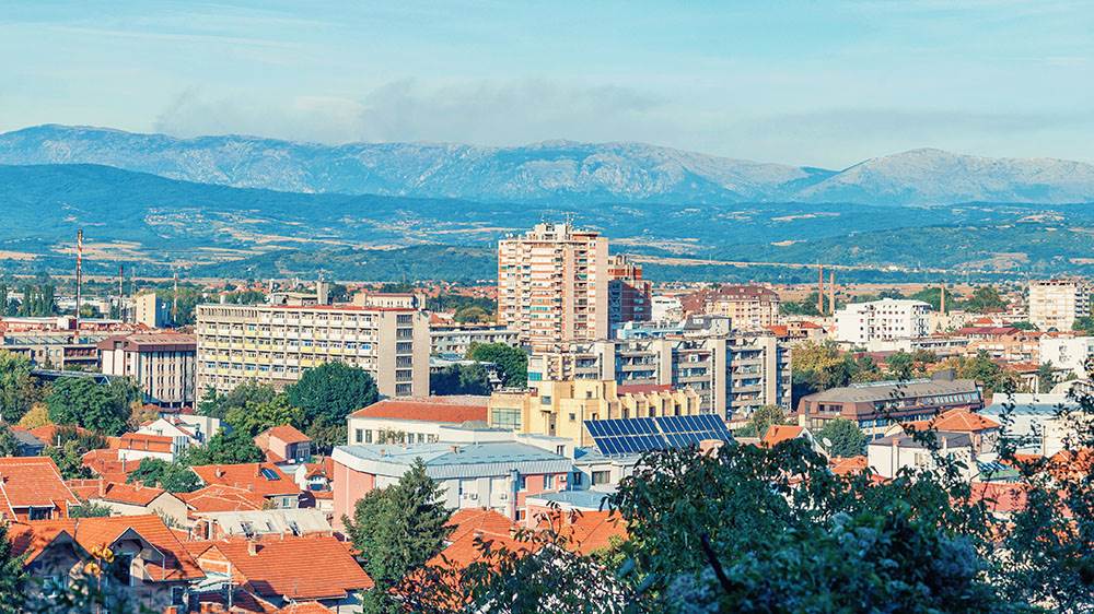 Leskovac: Fasiszta szimbólumok az iskola új kerítésén