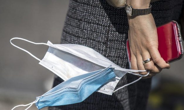 Védettségi igazolvány nélkül lehet majd fürdőzni Magyarországon