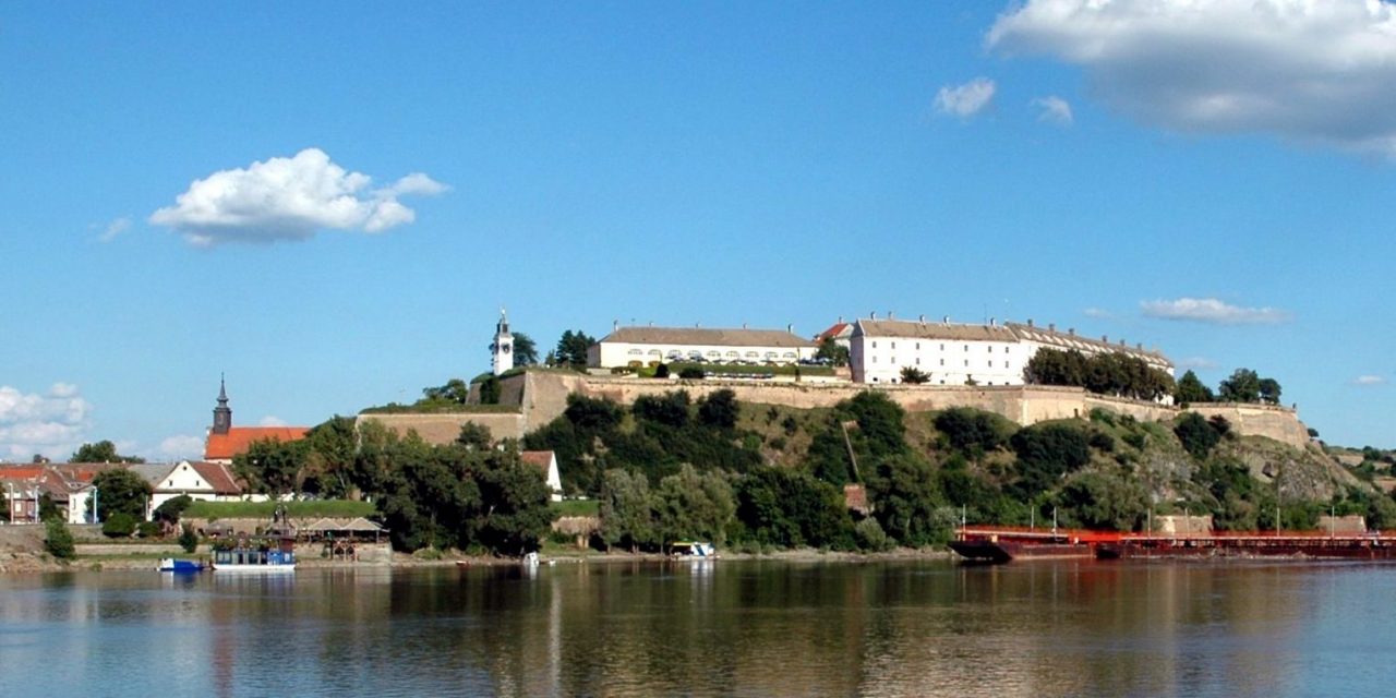 Nem ajánlatos a várban sétálni, amíg el nem hárítják a viharkárokat!