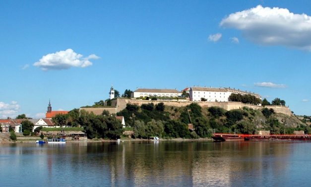 Ketten leestek a Péterváradi várról, egyikük meghalt