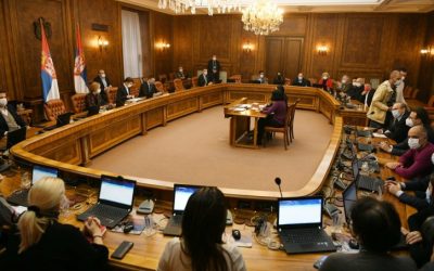 Kedden 21 órakor mindenkinek zárnia kell