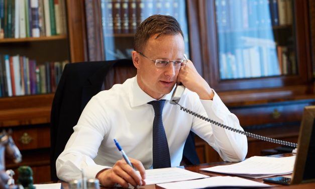 Szijjártó bekérette az amerikai nagykövetet