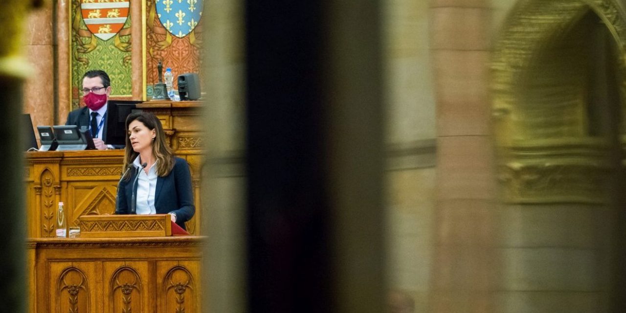 Magyarországon meghosszabbították a veszélyhelyzetet, jönnek a korlátozások