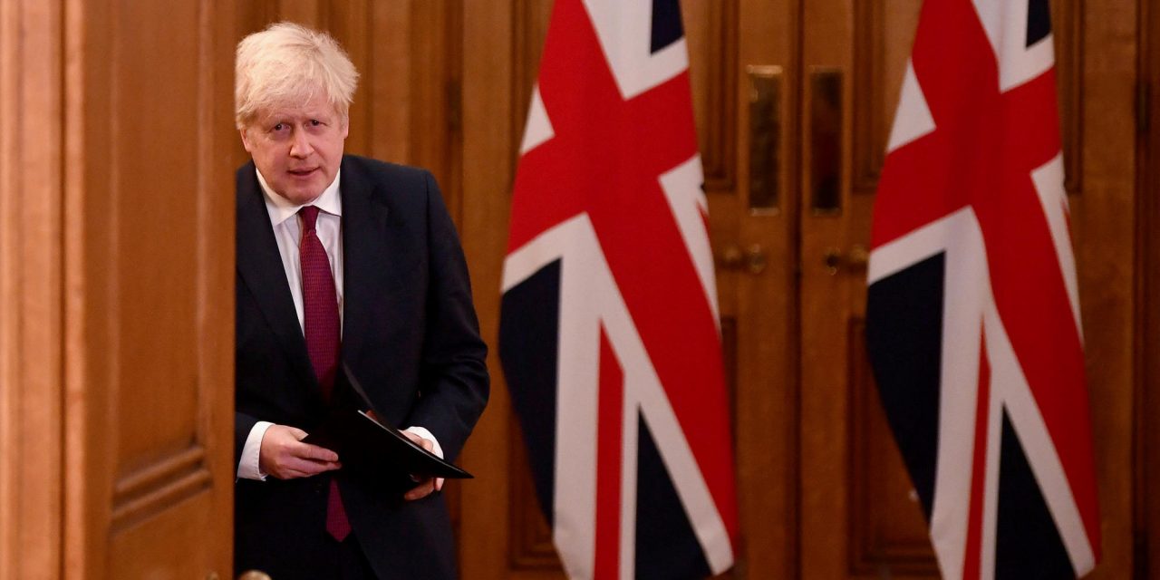 Rakétatámadással fenyegette meg Boris Johnsont Putyin az ukrán invázió előtt – állítja a politikus