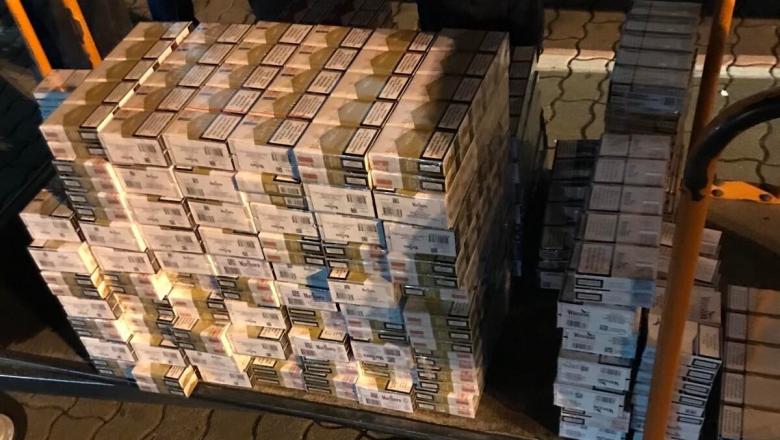 1050 doboz cigarettát találtak a furgonban