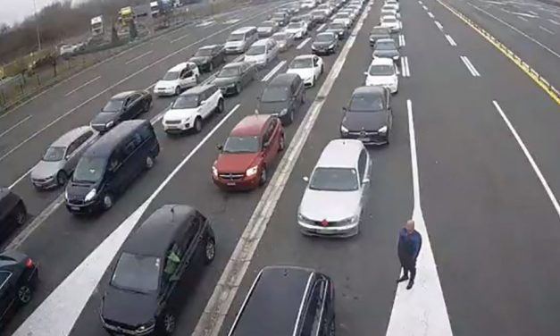 Horgosnál már két órát kell várni a belépésre