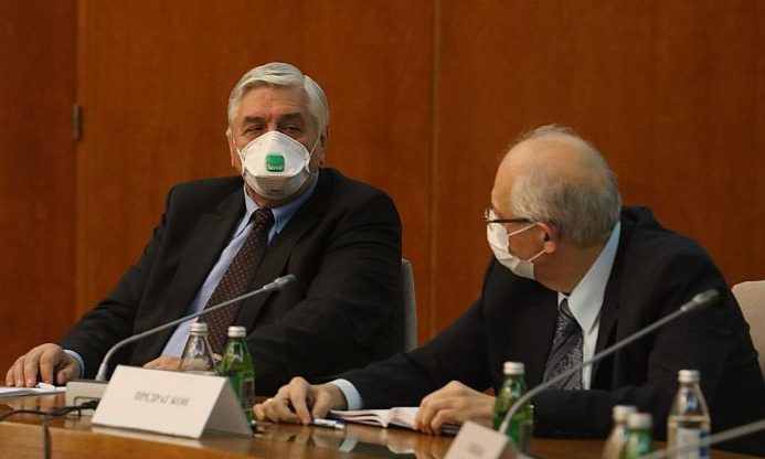 A válságstáb egészségügyi tagjai a szigorúbb korlátozások bevezetését sürgetik