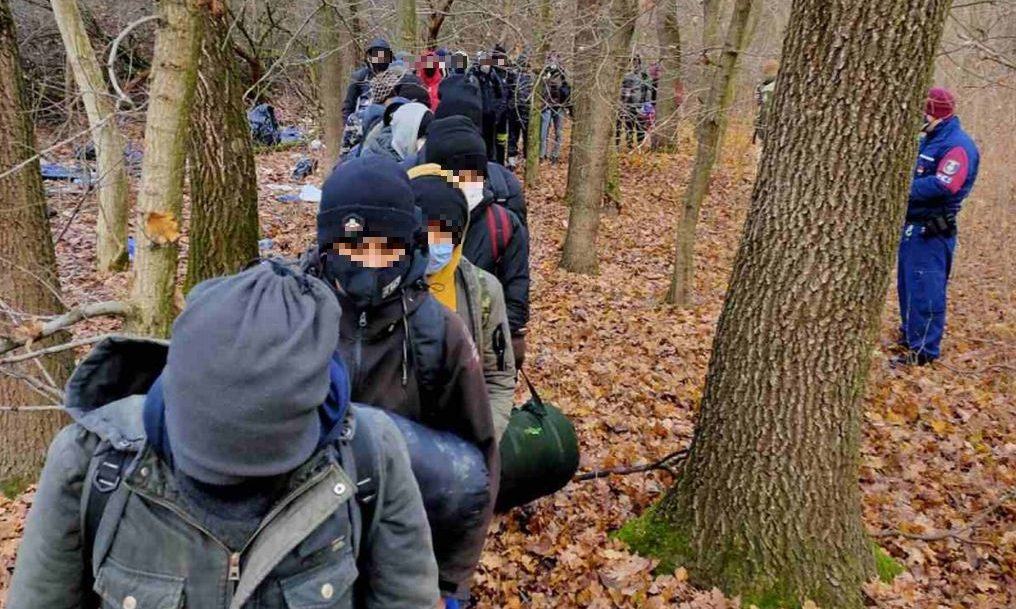 Ismét határsértőket tartóztattak fel Szegednél
