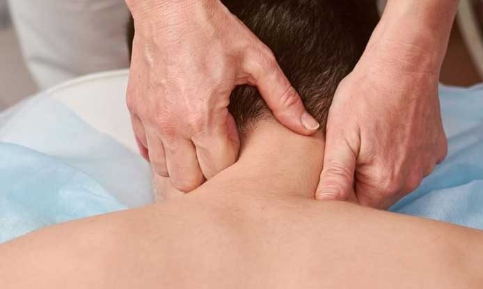 Ingyen masszíroz elcsigázott egészségügyi dolgozókat egy pancsovai masszőr