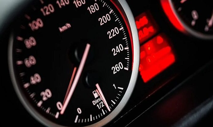 A megengedett sebesség többszörösével száguldoztak az utakon