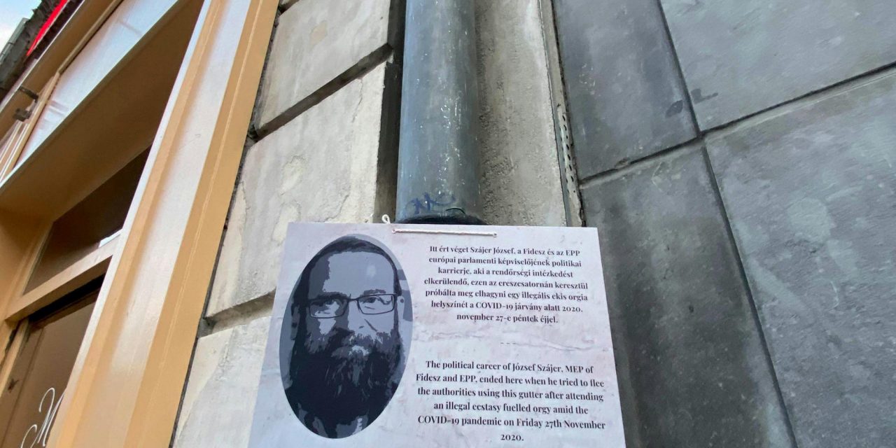 Emléktáblát kapott Szájer József ereszcsatornája (Fotók)