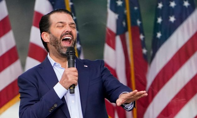 <span class="entry-title-primary">„Hősök lesztek, vagy nullák!”</span> <span class="entry-subtitle">Trump legidősebb fiának tüzes beszéde 2021. január 6-án, a Kapitólium ostroma előtt</span>