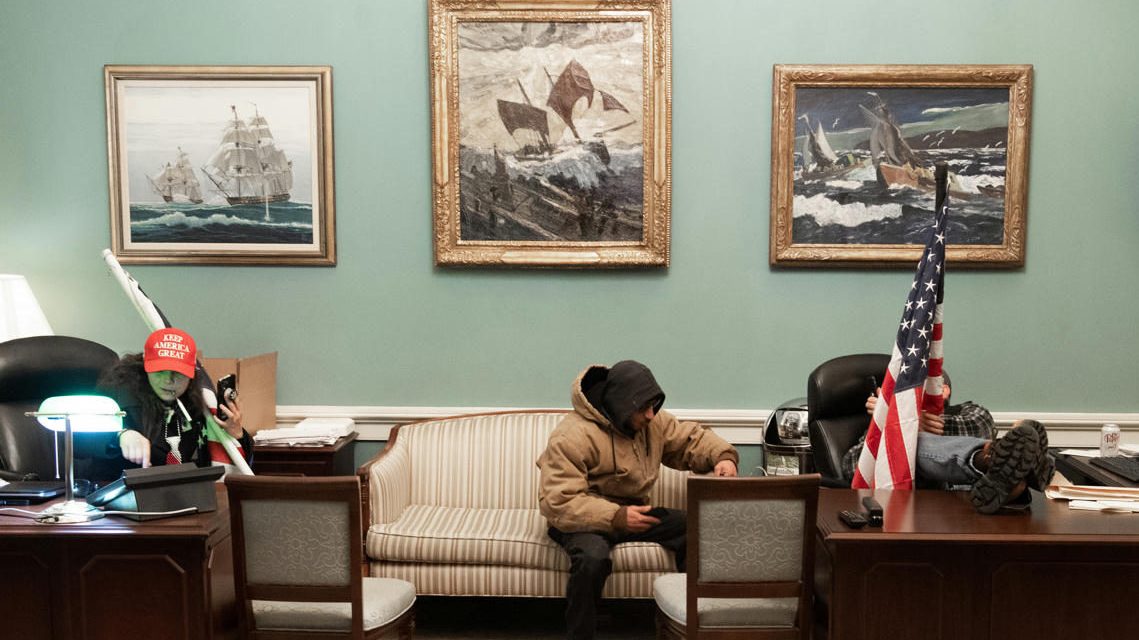 Az FBI szerint az orosz hírszerzésnek akarták eladni Nancy Pelosi ellopott laptopját